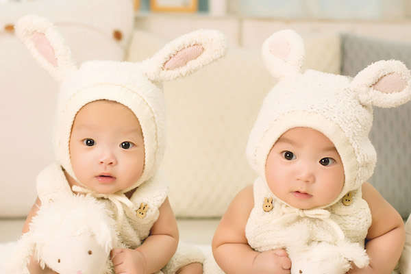 bébés bonnet lapins